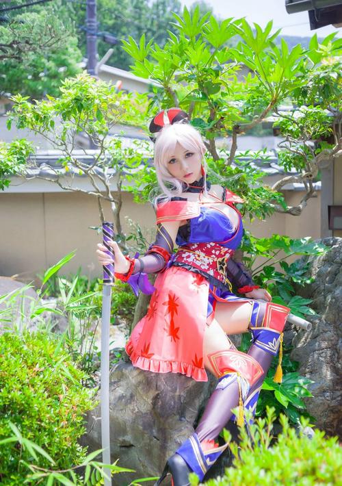 网络游戏中的 cosplay 文化:玩家对角色的热爱表达